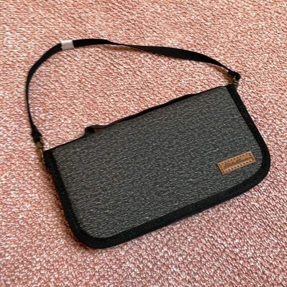 EDDIE BAUER WRISTLET - Picture 1 of 7